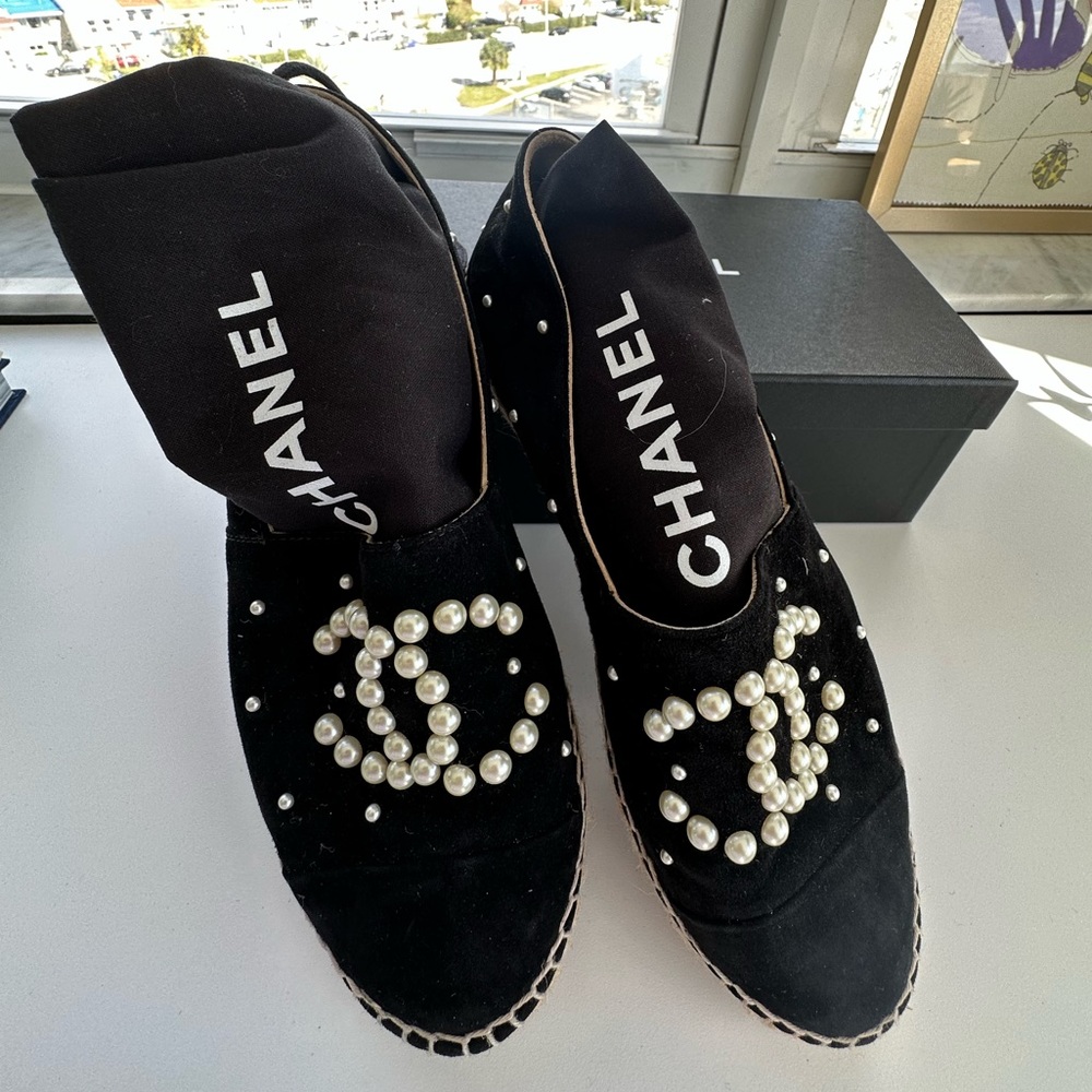 Chanel Espadrilles - Black Suede with Pearls - 40 NIB